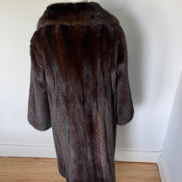 Sold : Classic High End Mahogany Mink Coat.(M) - Picture 6 of 9
